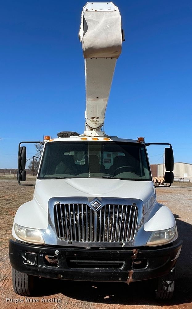 image for item DN4553 2005 International 4300  bucket truck