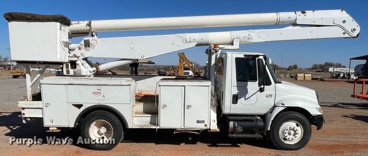 image for item DN4553 2005 International 4300  bucket truck