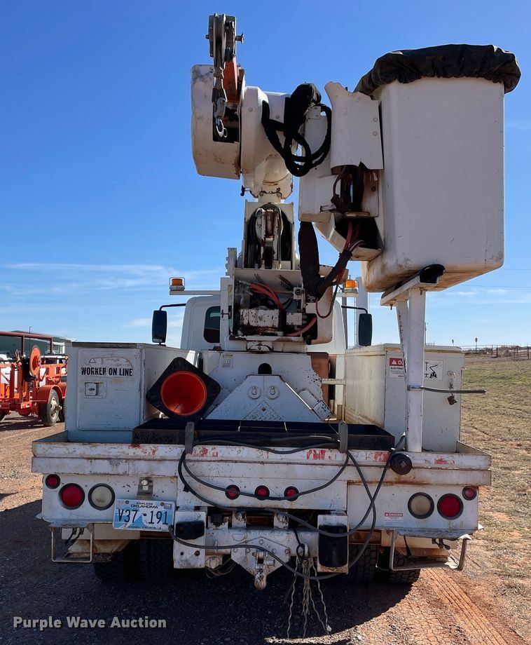 image for item DN4553 2005 International 4300  bucket truck