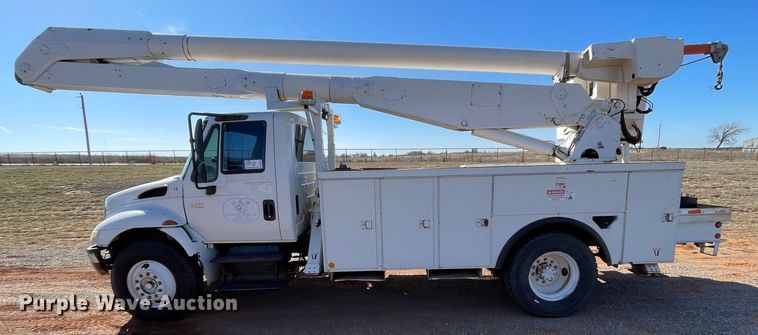 image for item DN4553 2005 International 4300  bucket truck