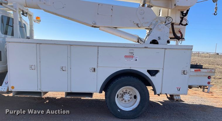 image for item DN4553 2005 International 4300  bucket truck