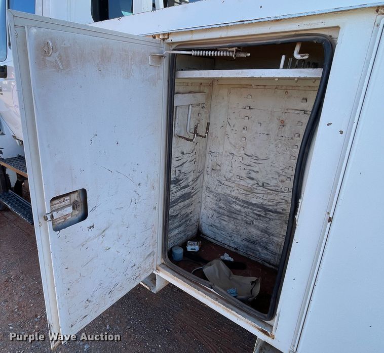 image for item DN4553 2005 International 4300  bucket truck