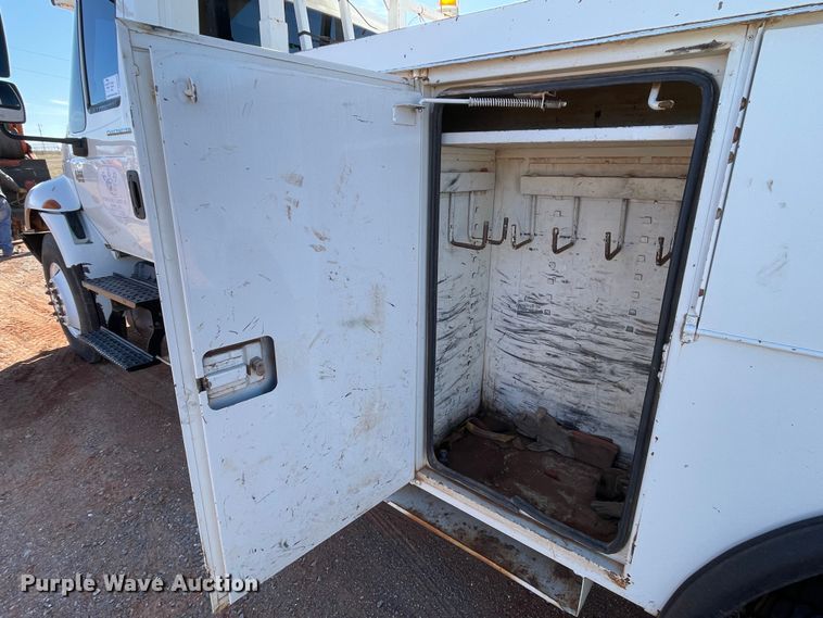 image for item DN4553 2005 International 4300  bucket truck