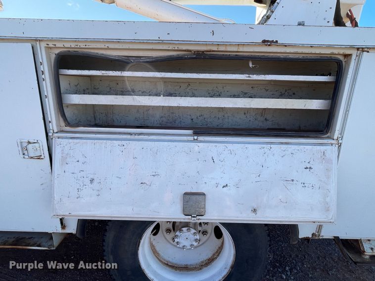 image for item DN4553 2005 International 4300  bucket truck