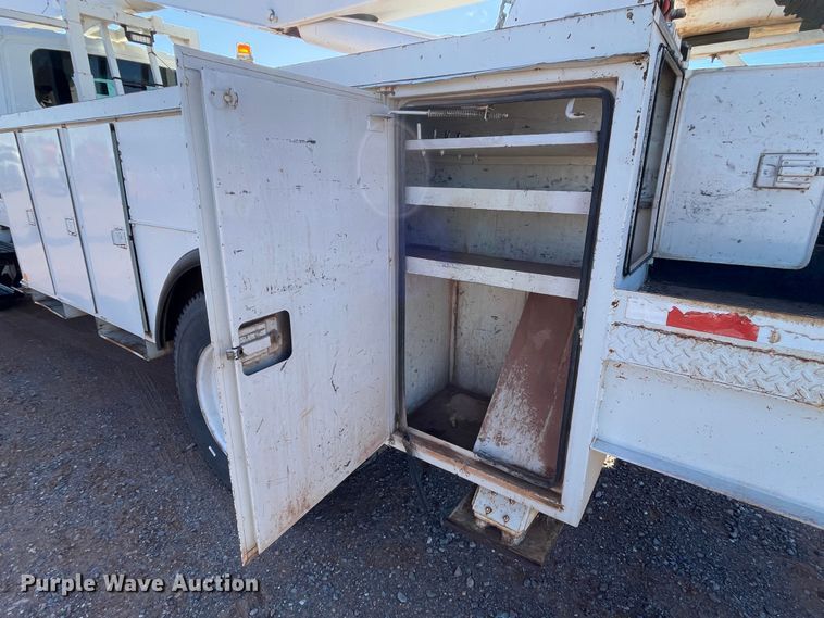 image for item DN4553 2005 International 4300  bucket truck