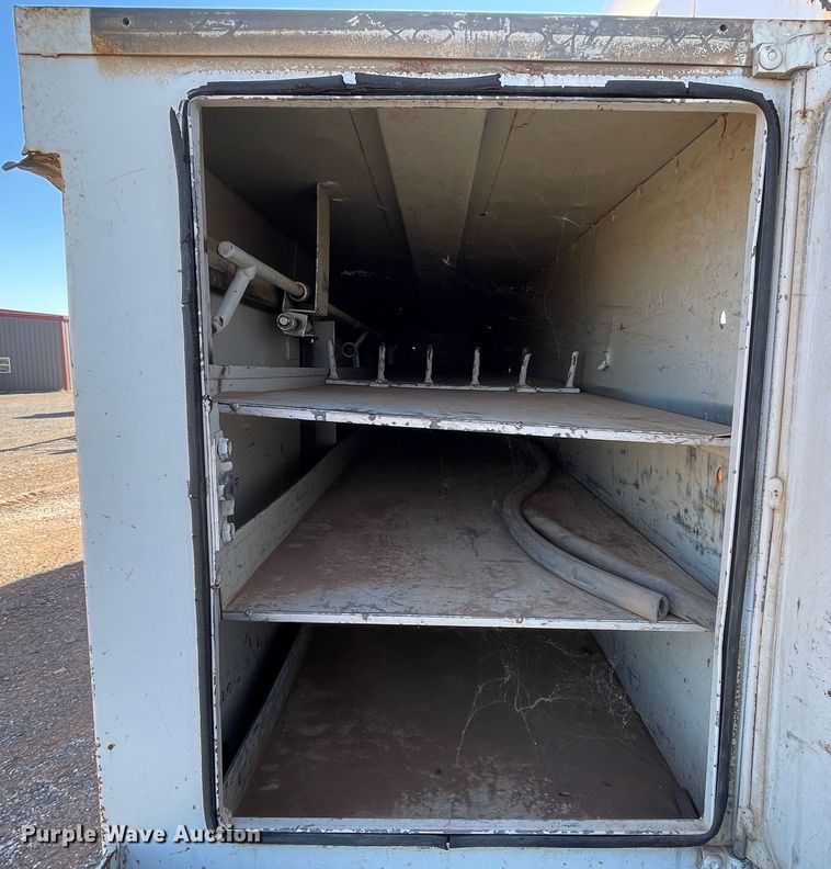 image for item DN4553 2005 International 4300  bucket truck