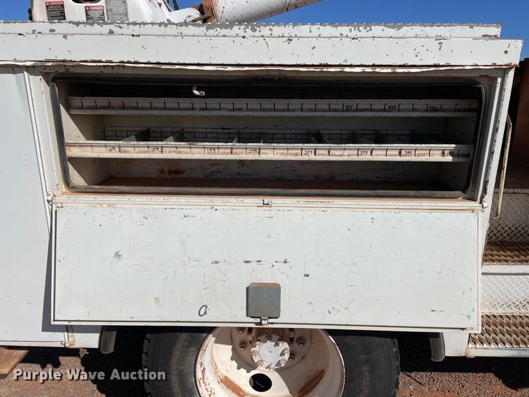 image for item DN4553 2005 International 4300  bucket truck