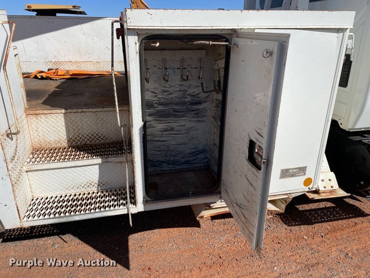 image for item DN4553 2005 International 4300  bucket truck