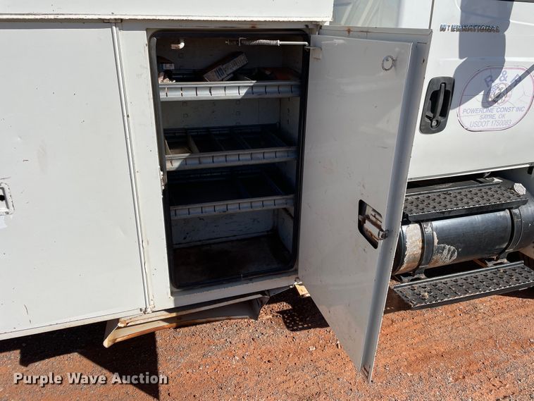 image for item DN4553 2005 International 4300  bucket truck