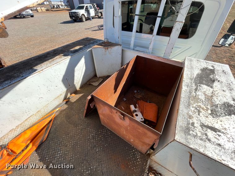 image for item DN4553 2005 International 4300  bucket truck