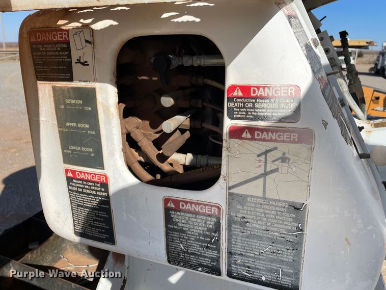 image for item DN4553 2005 International 4300  bucket truck