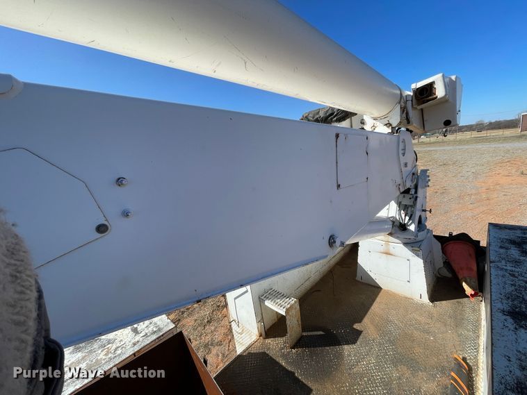 image for item DN4553 2005 International 4300  bucket truck