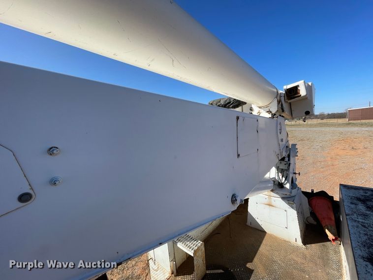 image for item DN4553 2005 International 4300  bucket truck