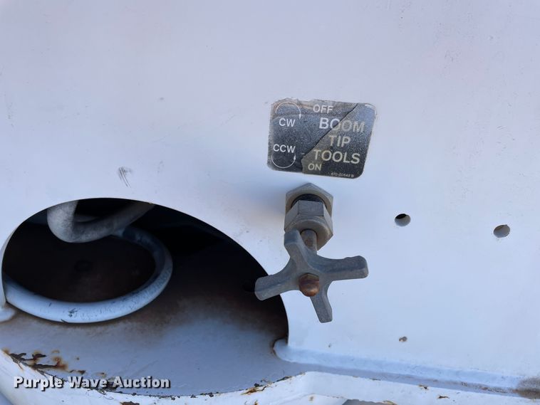 image for item DN4553 2005 International 4300  bucket truck