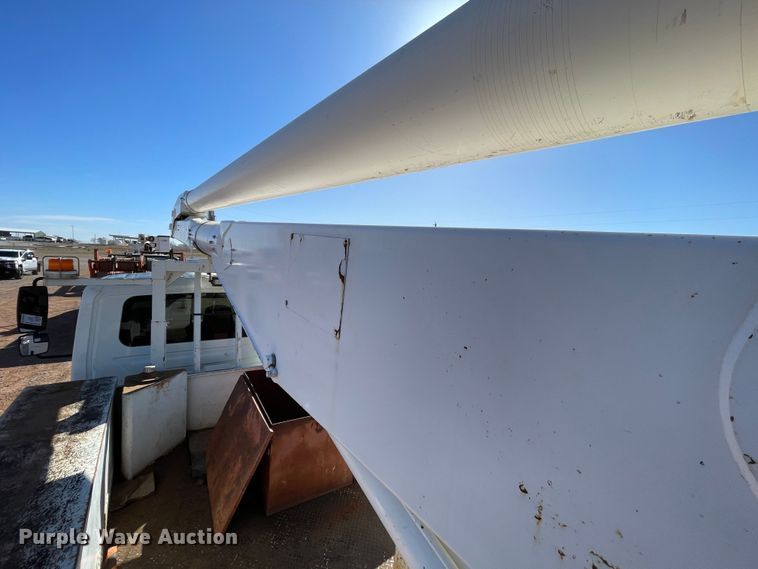 image for item DN4553 2005 International 4300  bucket truck