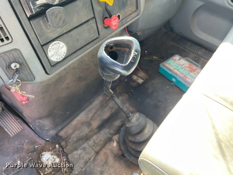 image for item DN4553 2005 International 4300  bucket truck