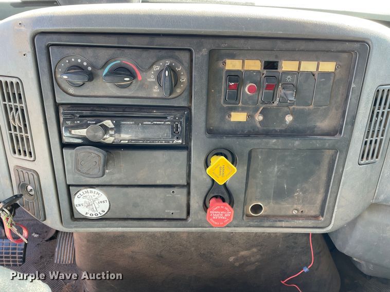 image for item DN4553 2005 International 4300  bucket truck