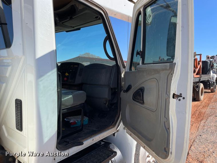 image for item DN4553 2005 International 4300  bucket truck