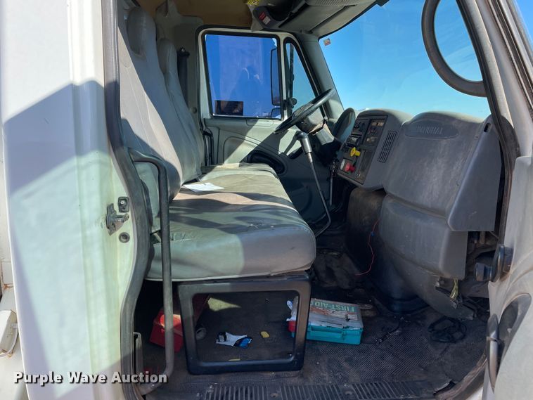 image for item DN4553 2005 International 4300  bucket truck