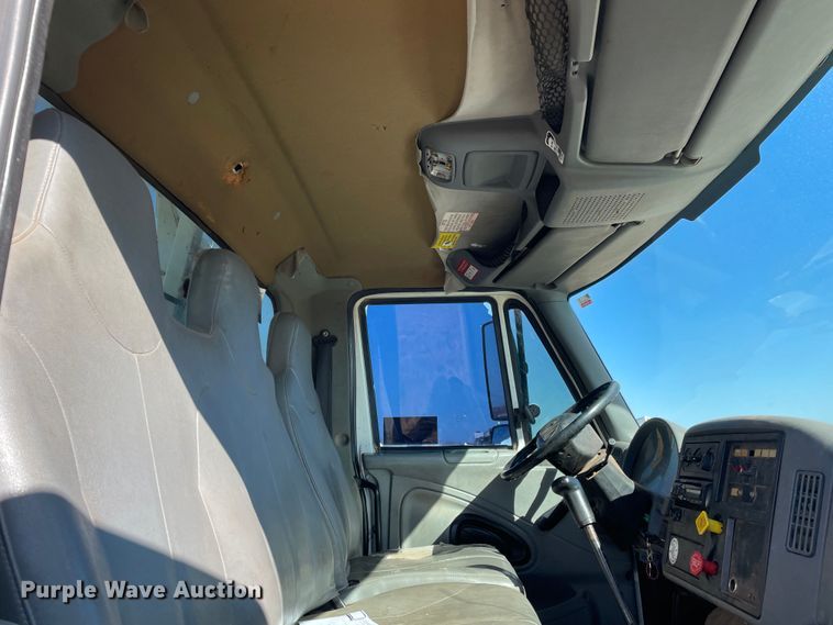 image for item DN4553 2005 International 4300  bucket truck