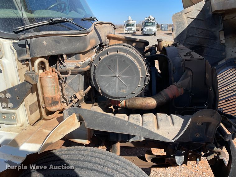 image for item DN4553 2005 International 4300  bucket truck