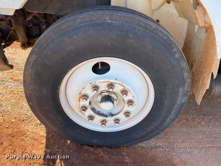 image for item DN4553 2005 International 4300  bucket truck