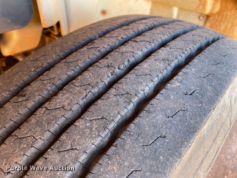 image for item DN4553 2005 International 4300  bucket truck