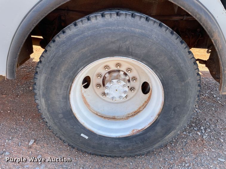 image for item DN4553 2005 International 4300  bucket truck