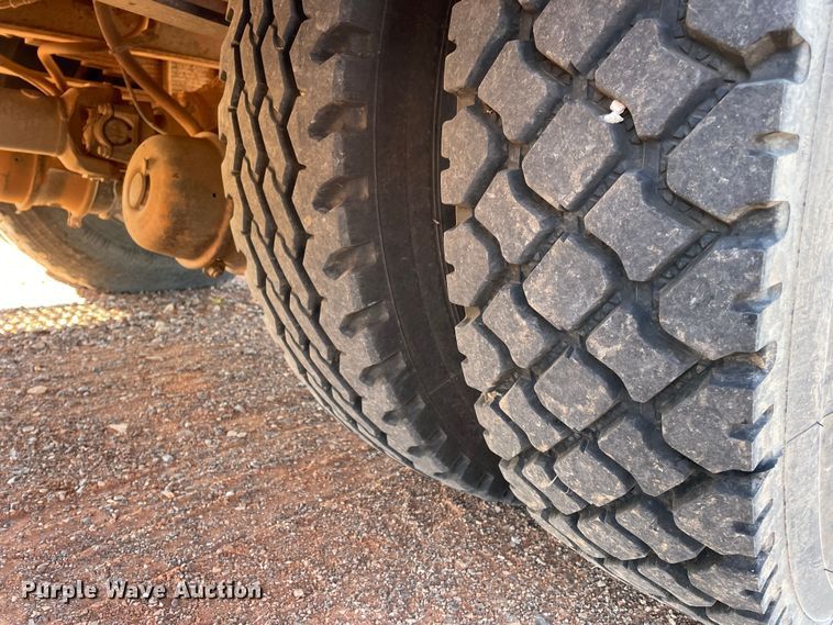 image for item DN4553 2005 International 4300  bucket truck