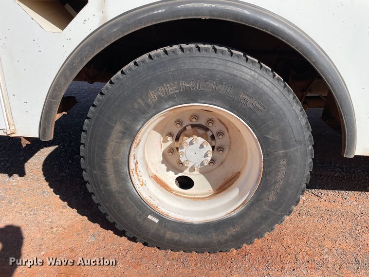 image for item DN4553 2005 International 4300  bucket truck