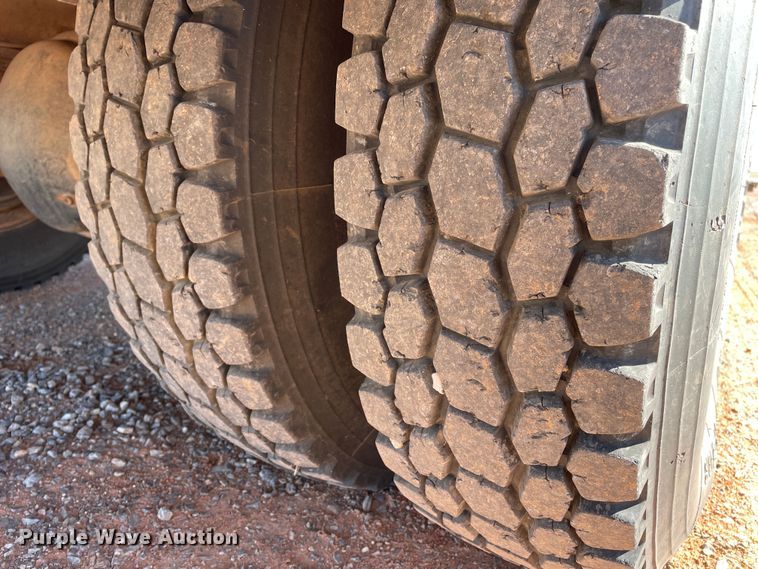 image for item DN4553 2005 International 4300  bucket truck