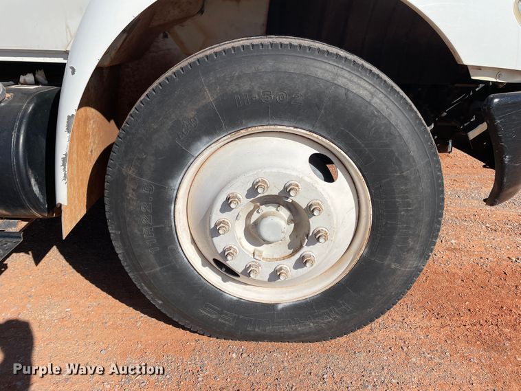 image for item DN4553 2005 International 4300  bucket truck