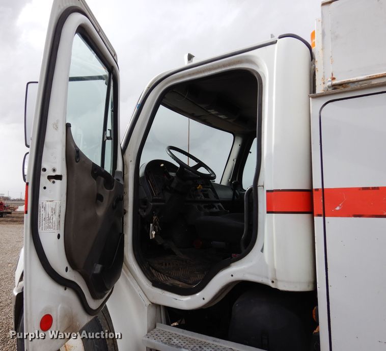 image for item DN6298 2004 Freightliner M2  utility / service truck