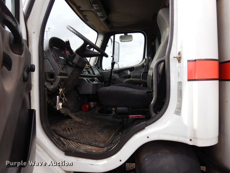 image for item DN6298 2004 Freightliner M2  utility / service truck