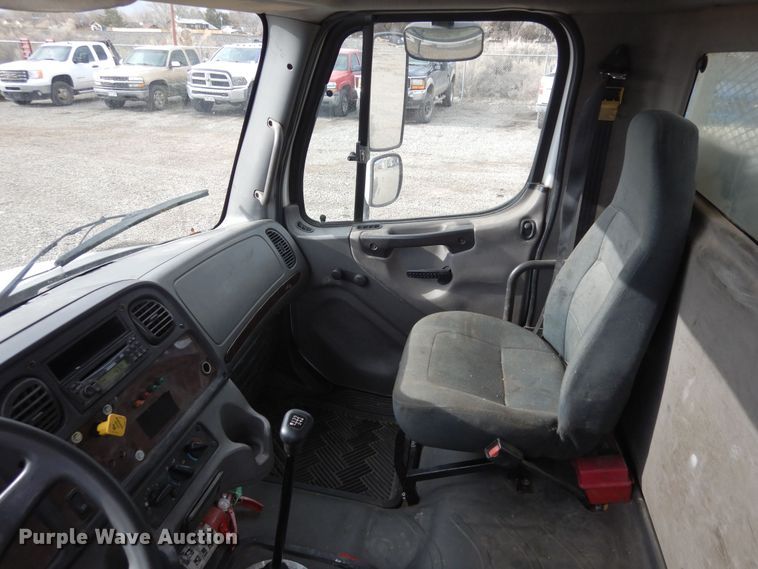 image for item DN6298 2004 Freightliner M2  utility / service truck