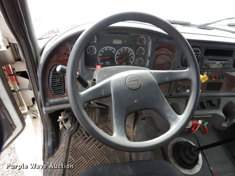 image for item DN6298 2004 Freightliner M2  utility / service truck