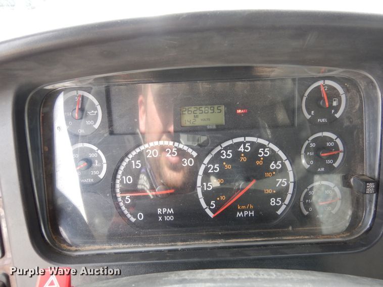 image for item DN6298 2004 Freightliner M2  utility / service truck