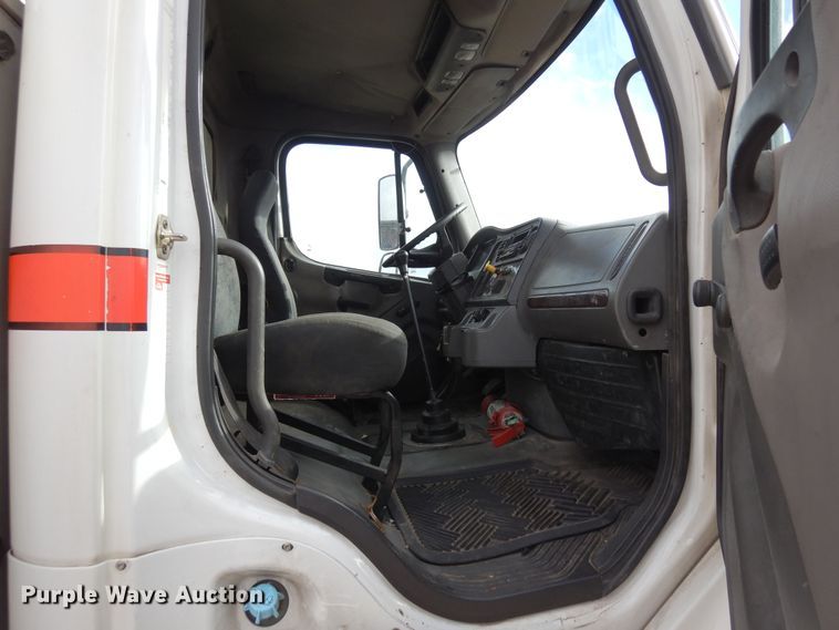 image for item DN6298 2004 Freightliner M2  utility / service truck