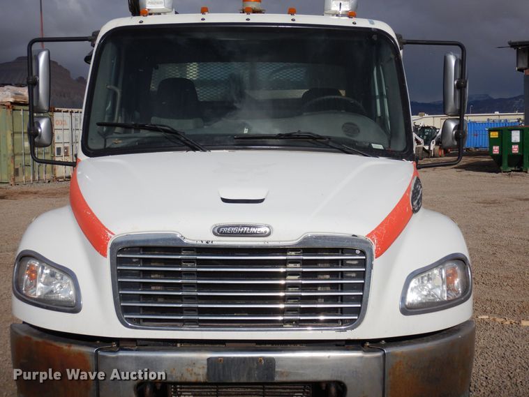 image for item DN6298 2004 Freightliner M2  utility / service truck