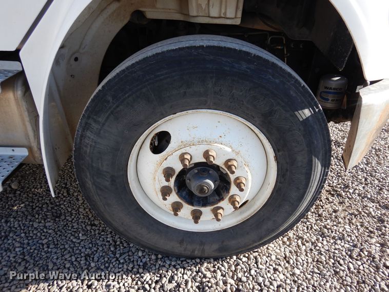 image for item DN6298 2004 Freightliner M2  utility / service truck