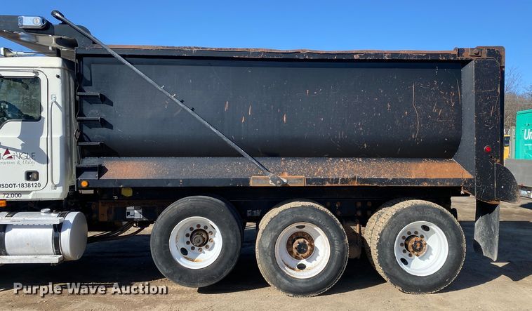 image for item DN8190 2005 Mack CV713  dump truck