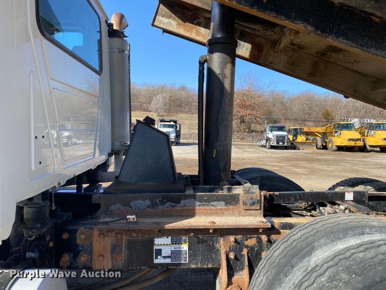 image for item DN8190 2005 Mack CV713  dump truck