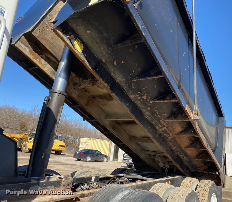 image for item DN8190 2005 Mack CV713  dump truck