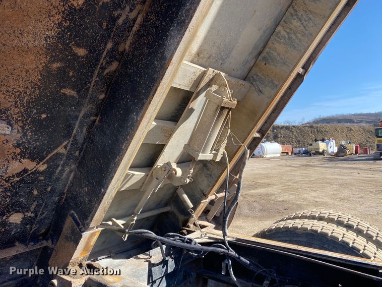 image for item DN8190 2005 Mack CV713  dump truck