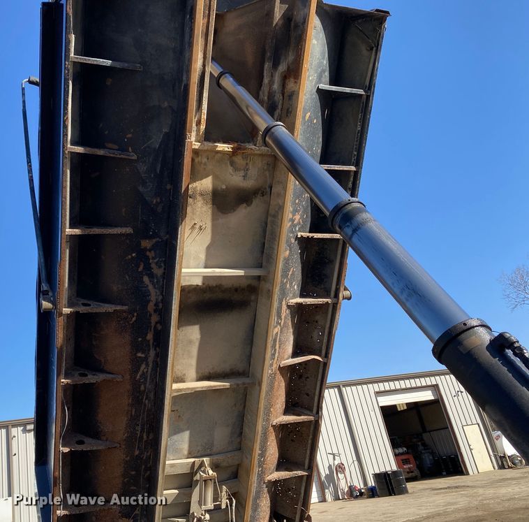 image for item DN8190 2005 Mack CV713  dump truck