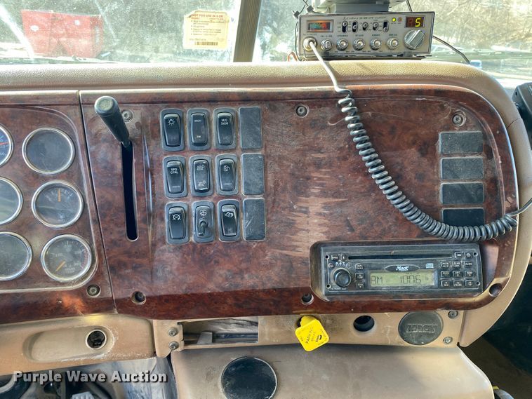 image for item DN8190 2005 Mack CV713  dump truck