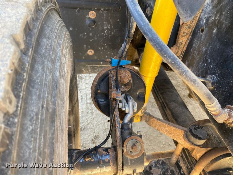 image for item DN8190 2005 Mack CV713  dump truck