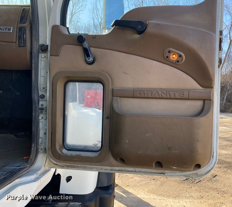 image for item DN8190 2005 Mack CV713  dump truck