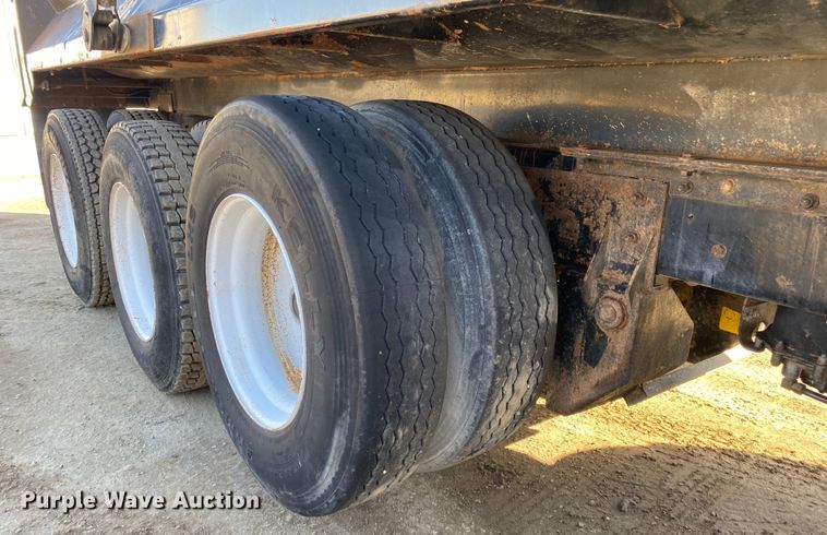 image for item DN8190 2005 Mack CV713  dump truck