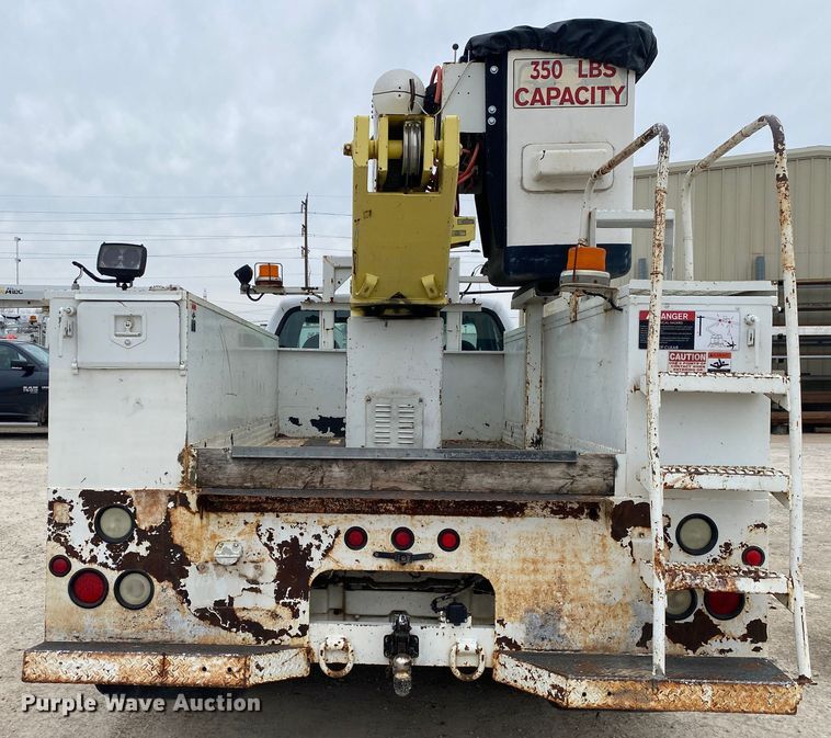 image for item DN8217 2002 Ford F550 Super Duty  bucket truck
